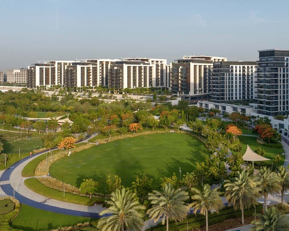 Emaar's Park Lane introduces a new chapter in sophisticated suburban living. Nestled within Dubai Hills Estate, it offers a unique blend of tranquility and urban convenience. Here, modern design meets lush surroundings, creating a haven for those who value a vibrant yet peaceful lifestyle. Park Lane provides a variety of residences, catering to different needs. Choose from one, two or three-bedroom apartments or three-bedroom townhouses. Each boasts contemporary design and high-quality finishes, fostering an atmosphere of comfort and elegance. The community seamlessly integrates with the surrounding landscape. Residents can enjoy breathtaking views of the neighboring 18-hole championship golf course, while expansive green spaces offer a sense of serenity. Dubai Hills Park, located nearby, provides an additional escape with its jogging trails, play areas and sports facilities. Park Lane prioritizes resident well-being. A fully-equipped gym caters to fitness enthusiasts, while an infinity pool and children's play area offer spaces for relaxation and family time. The development fosters a sense of community with its barbecue area and leisure podium. Starting at AED 2.1M, Park Lane by Emaar presents a unique opportunity for those seeking elegance and sophistication. The handover is expected in Q4 2028 with an 80/20 payment plan.